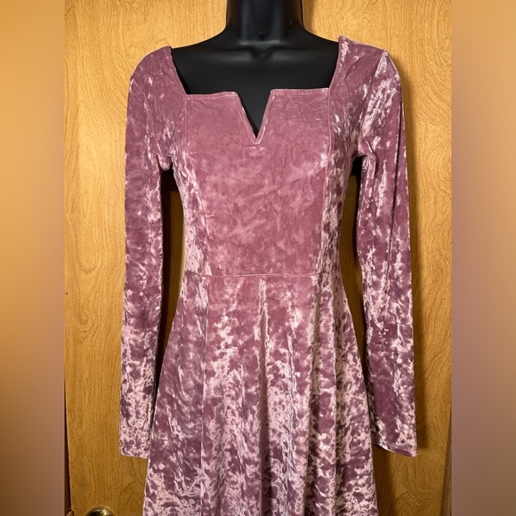 AéRopostale solid V-Wire fit and flare velvet dress size small - Picture 4 of 8